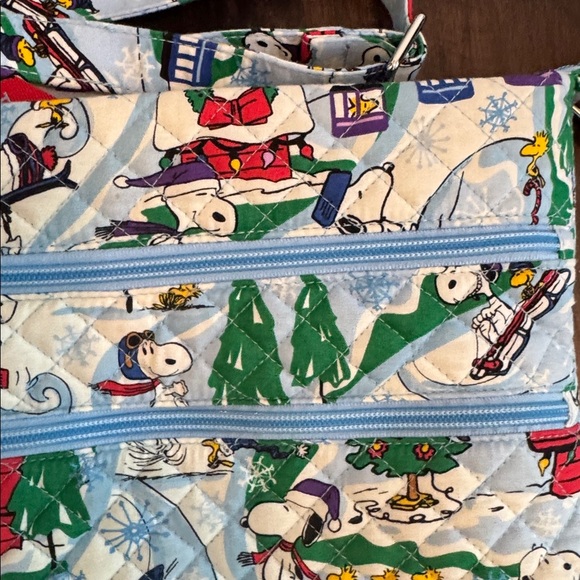 VERA BRADLEY PEANUTS SKI SLOPE SNOOPY TRIPLE ZIP HIPSTER BAG ADJUSTABLE STRAPS - Picture 3 of 11
